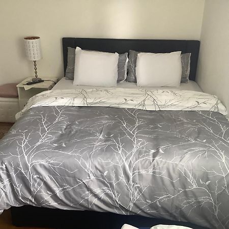 Chambre Spacieuse Et Confortable Avec Ecran Plat Oetwil an Der Limmat Esterno foto