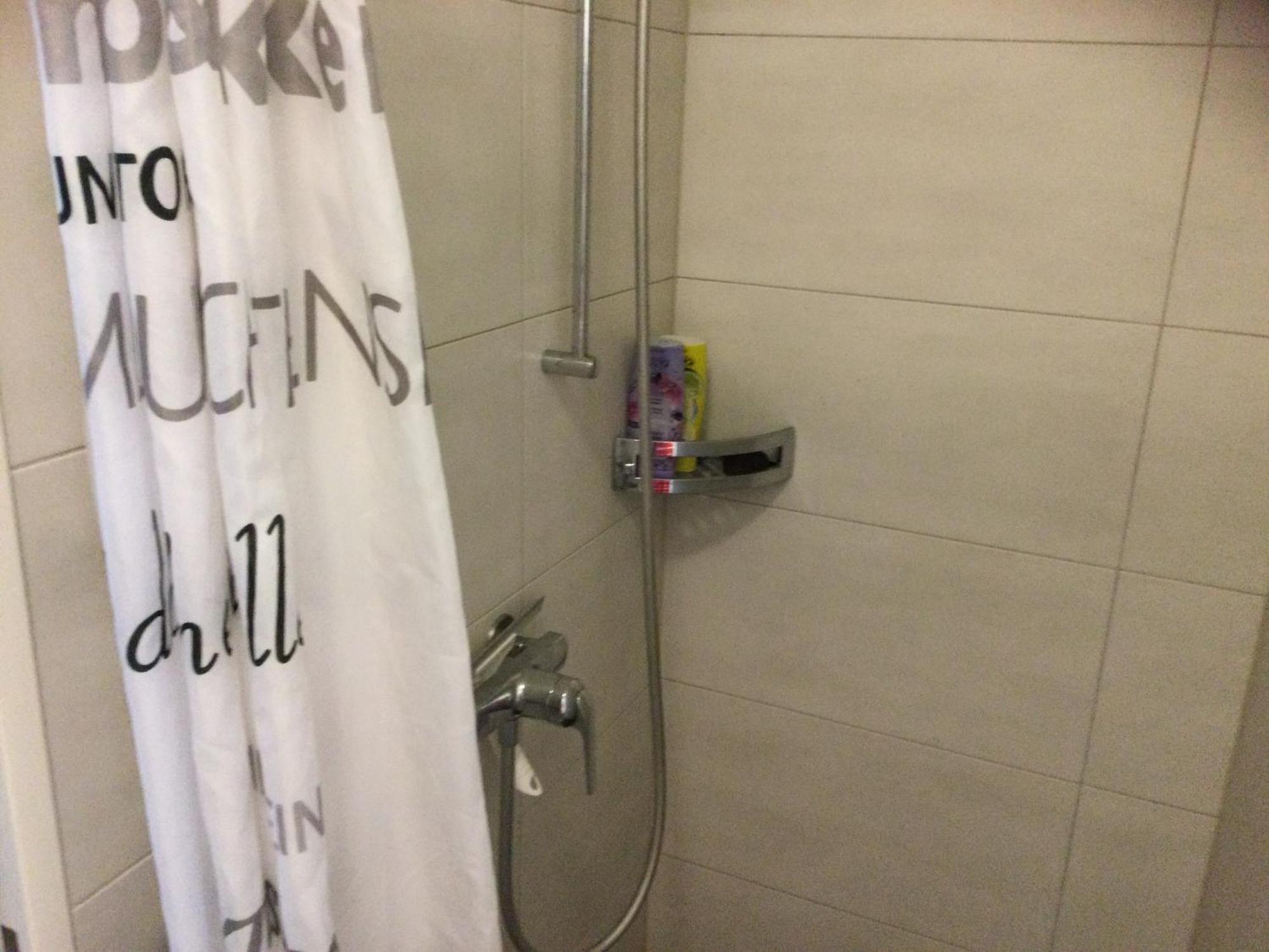 Chambre Spacieuse Et Confortable Avec Ecran Plat Oetwil an Der Limmat Esterno foto