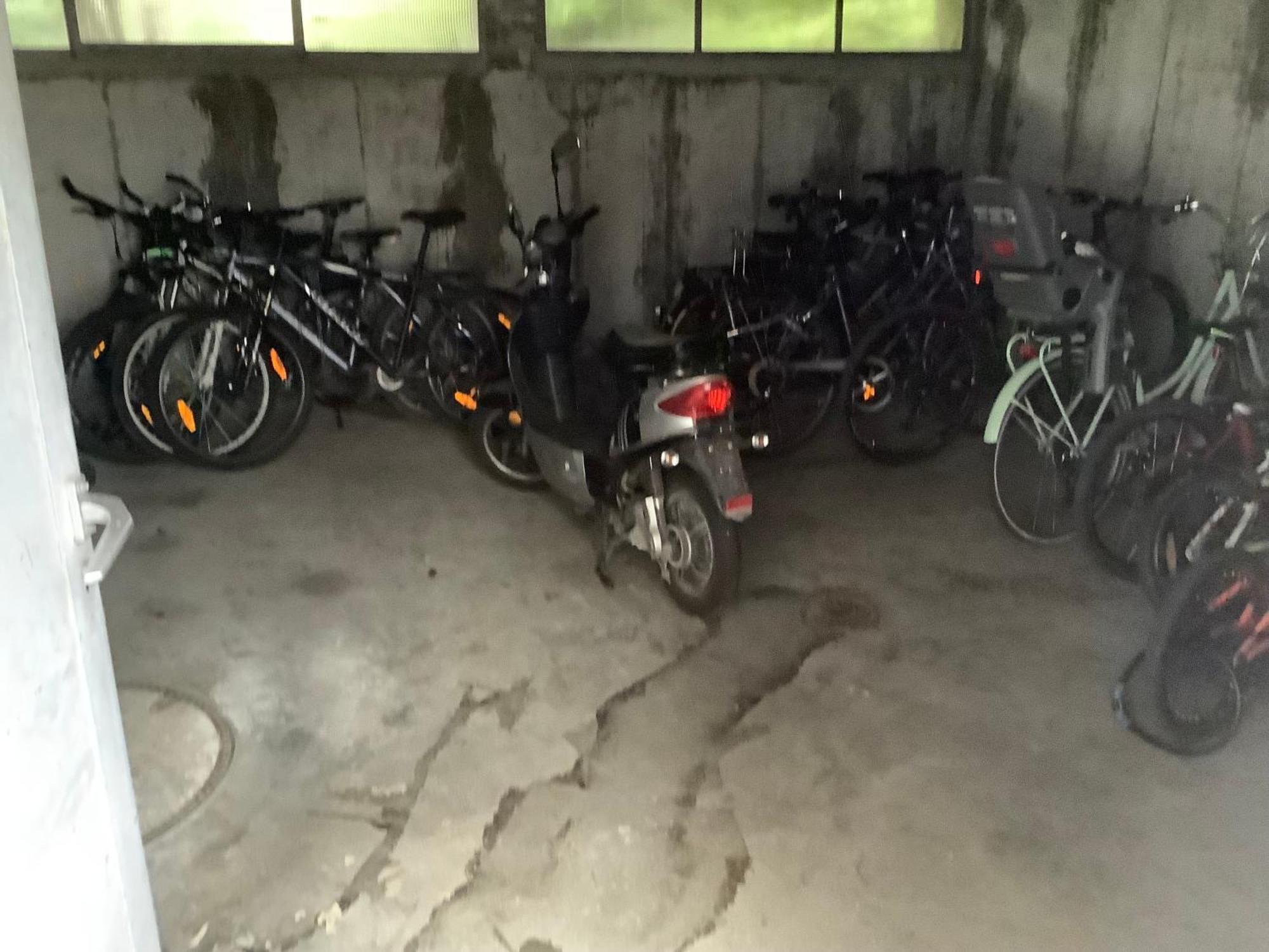 Chambre Spacieuse Et Confortable Avec Ecran Plat Oetwil an Der Limmat Esterno foto