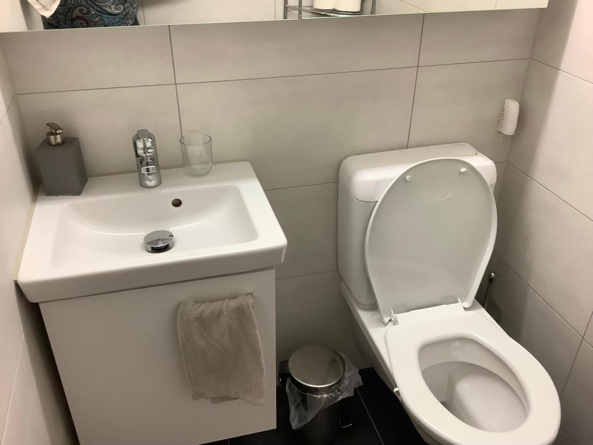Chambre Spacieuse Et Confortable Avec Ecran Plat Oetwil an Der Limmat Esterno foto