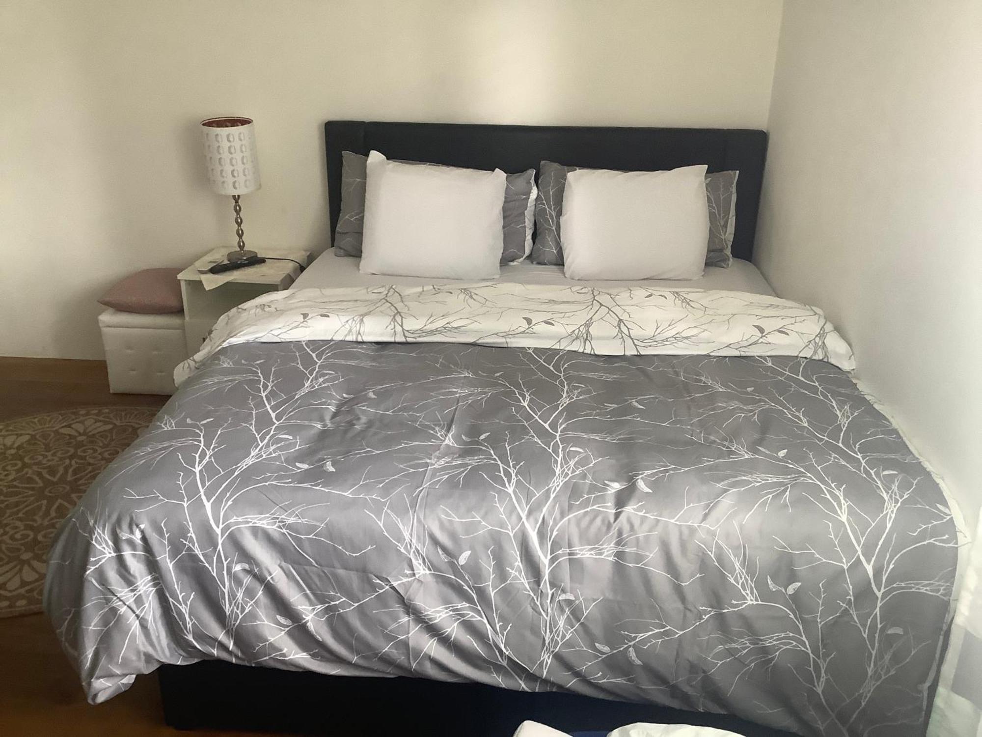 Chambre Spacieuse Et Confortable Avec Ecran Plat Oetwil an Der Limmat Esterno foto